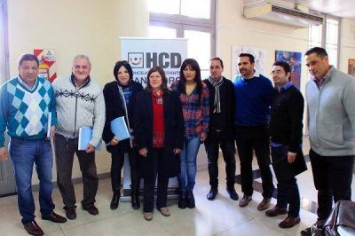 Concejales junto a los sindicatos docentes por las escuelas p�blicas