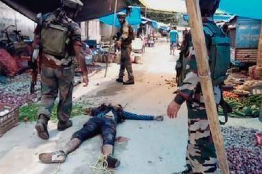 Al menos 12 muertos por el ataque de un grupo armado en un mercado de la India