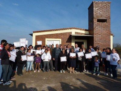 Un total de 19 viviendas sociales se entregaron en la Ciudad de Termas y en el Departamento R�o Hondo
