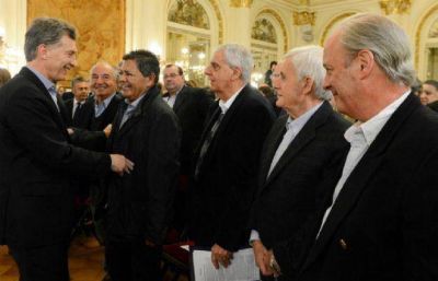 Macri no calma a los gremios: Moyano confirma paro y Palazzo pide reabrir paritarias