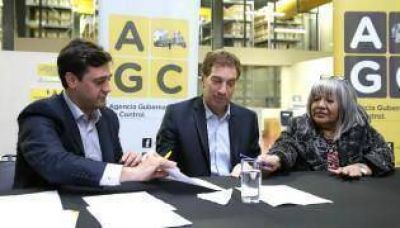 Santilli acompa�� la firma de un convenio por seguridad en boliches