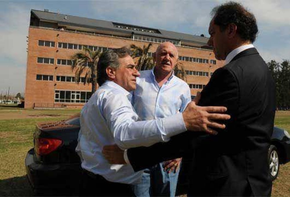 Scioli mantuvo una reuni�n de trabajo en Malvinas