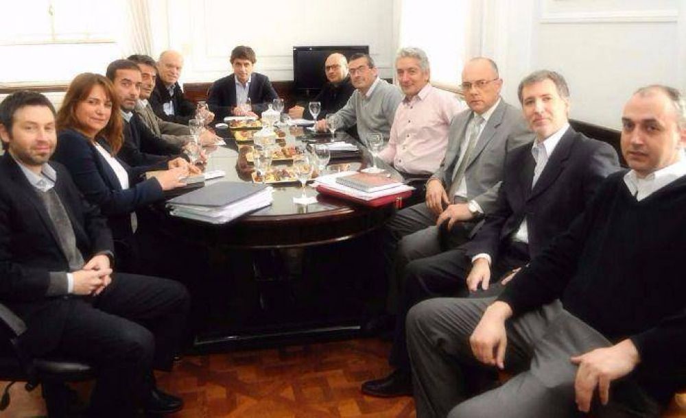 Lacunza felicit� a Reino y admiti� que muchos jefes comunales deber�n adoptar �medidas antip�ticas�