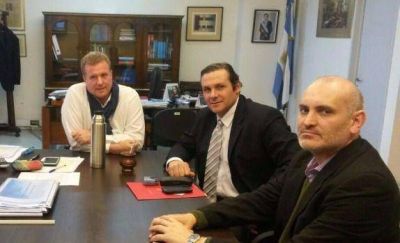 Firman convenio para la adquisici�n de c�maras de seguridad, equipos de comunicaci�n y uniformes