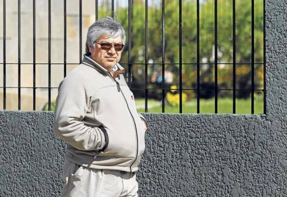 L�zaro B�ez cobr� sobreprecios de un 65%