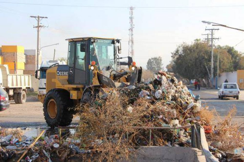 La basura que sacan del canal Benav�dez ocupa el 30% de la planta de residuos