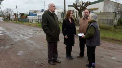 Vidal, con gesti�n a ritmo de campa�a para contener la crisis social
