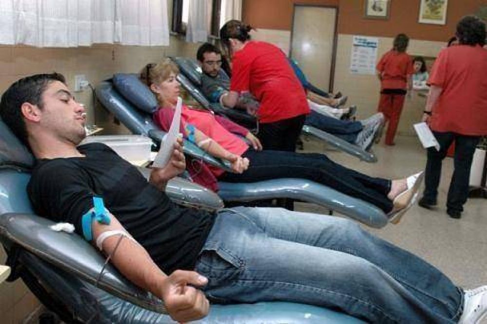 Escuela de Educacin Media N204 y Hemoterapia de Bolvar: Intensa campaa de Donacin de Sangre