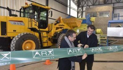 Katopodis y Bara�ao en la inauguraci�n de una planta productora de combustible alternativo en San Mart�n