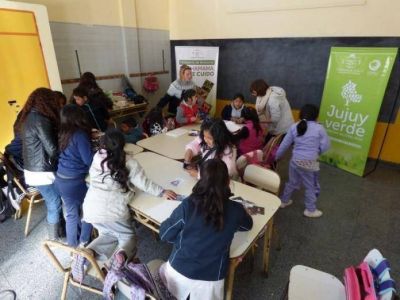 Taller de reciclado para ni�os: materiales que constituyen la identidad