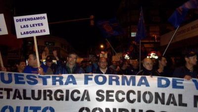 La UOM Mor�n march� contra el tarifazo y el ajuste