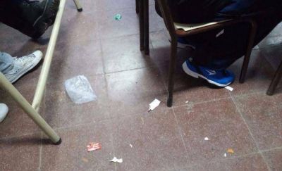 Con mucho fr�o y entre la basura: as� estudian los chicos de la �Piloto�