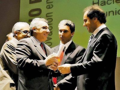 Scioli confirm� que habr� nuevos impuestos y la oposici�n sali� a criticarlo