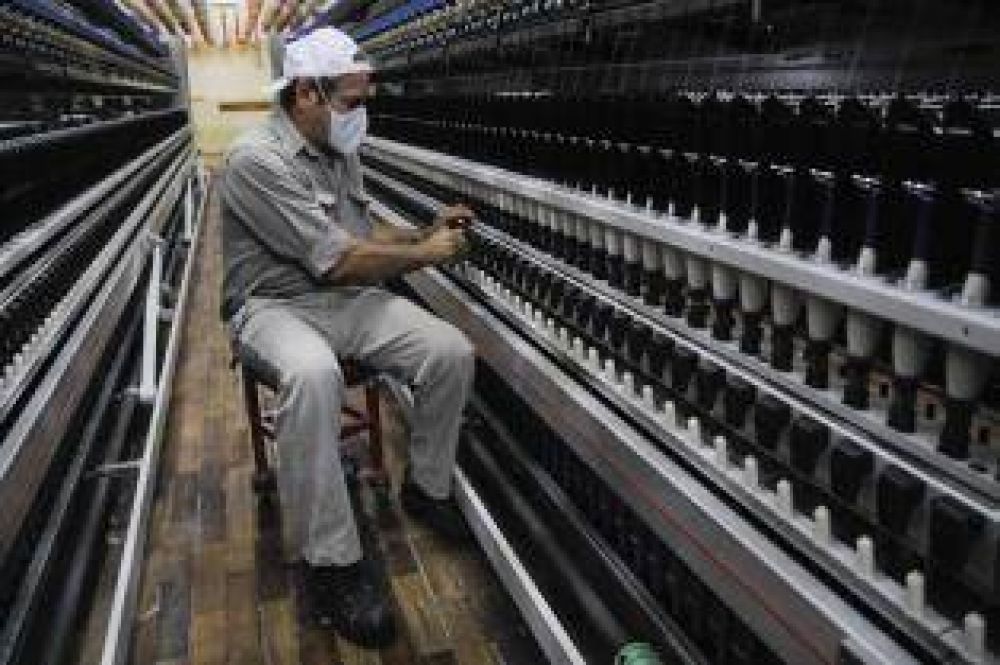 El PE junta a las textiles y al gremio para mitigar la crisis
