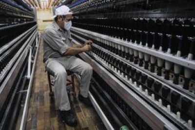 El PE junta a las textiles y al gremio para mitigar la crisis