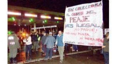 Reclaman $10 mil por no pagar el peaje