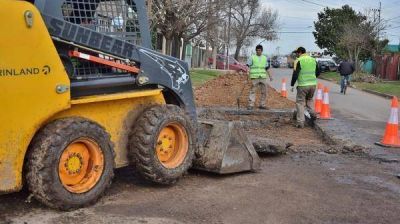 Trabajos de bacheo en el barrio Juan XXIII