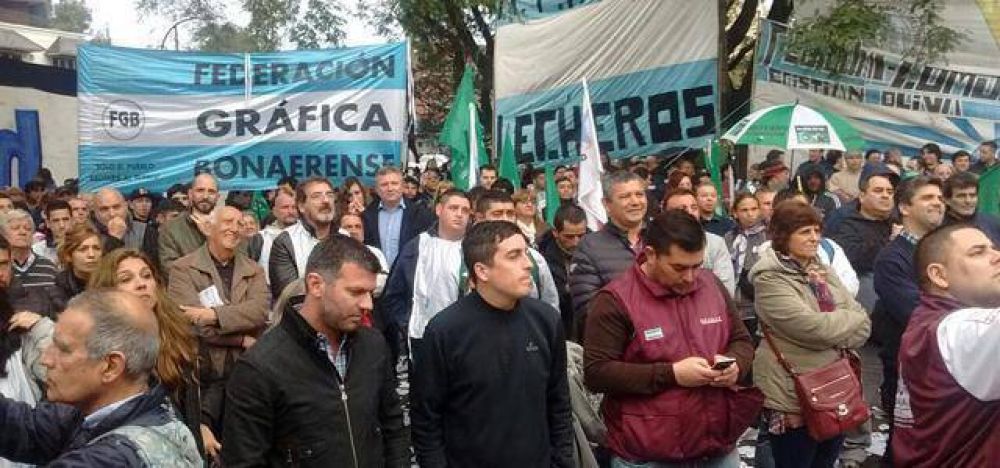 La CGT Regional se moviliz� por el tarifazo y despidos