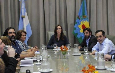 Docentes bonaerenses presionan a Vidal y le piden 50% de aumento  