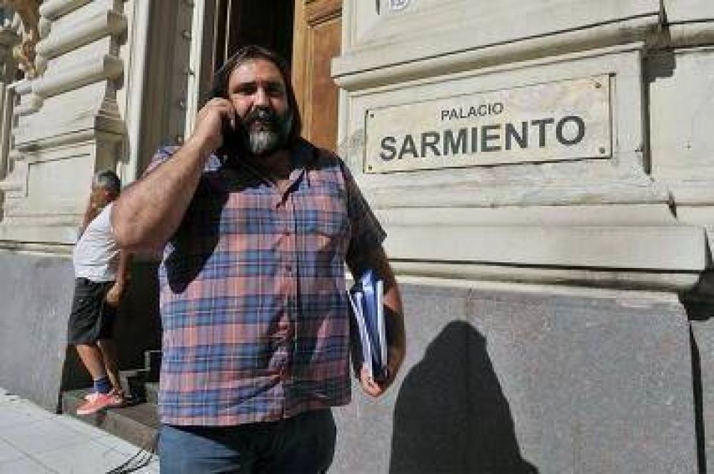 Docentes bonaerenses amenazan con una medida de fuerza para el jueves