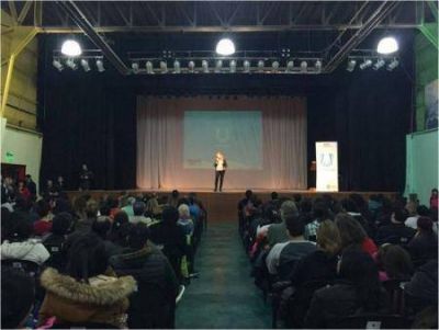 H�bitat convoc� a cientos de vecinos para hablar del plan de urbanizaci�n