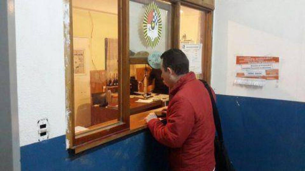 Gast�n D�az renunci� al Ministerio de Gobierno provincial
