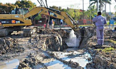 Zona c�ntrica se qued� sin agua por rotura de dos ca�os maestros