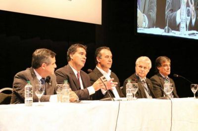 Junto a representantes de todo el pa�s, Capitanich particip� de la apertura de Congreso Nacional de Producci�n Porcina