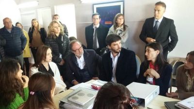 Lord�n acompa�� a Vidal en su visita a Olavarr�a