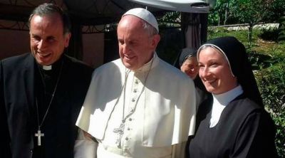 Francisco visita por sorpresa dos conventos fuera de Roma