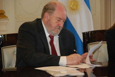 El gobernador, entre el equilibrio y la tormenta