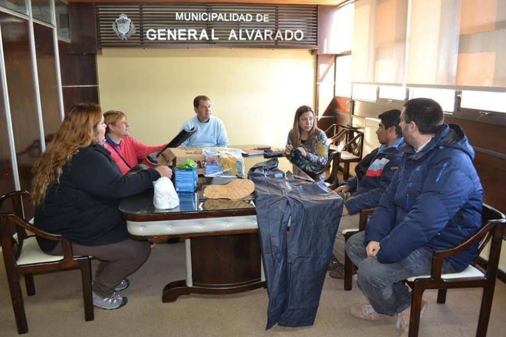 El municipio entreg� indumentaria y elementos de seguridad a recicladores