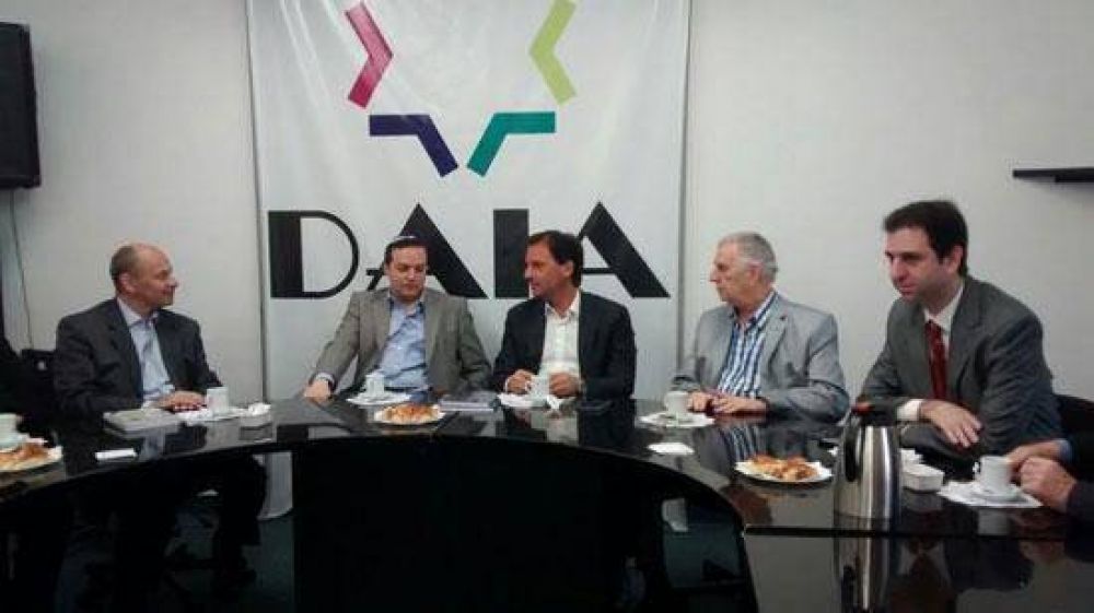 La DAIA recibi� a Ariel Sujarchuk