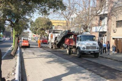 Comienzan a repavimentar la avenida Roca