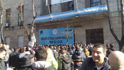 Fin del conflicto: los empleados municipales cobrar�n el viernes el resto de los sueldos adeudados
