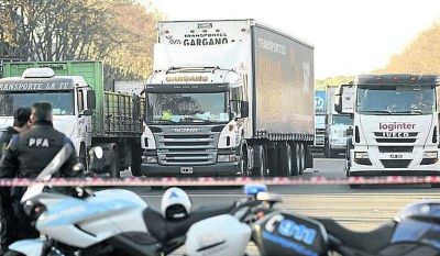 Retiro: Buscan terminar con la invasi�n de camiones