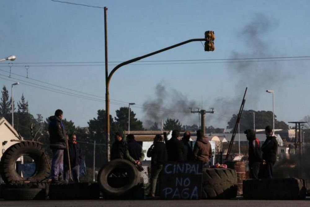 La UOM bloque el acceso al Parque Industrial y agudizar la protesta por los operarios de Cinpal