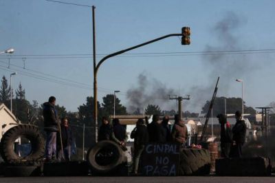 La UOM bloque� el acceso al Parque Industrial y agudizar� la protesta por los operarios de Cinpal