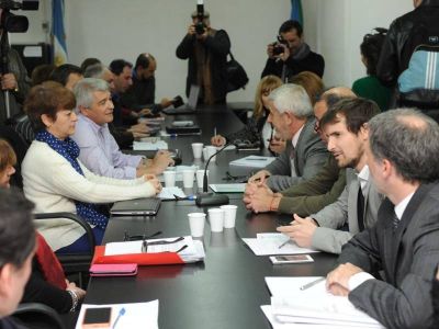 Paritarias docentes en blanco: Entre el di�logo eterno y la macroeconom�a
