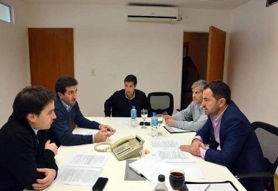 El FR le pide a Cenz�n que priorice a las Pymes en la ley de obra p�blica