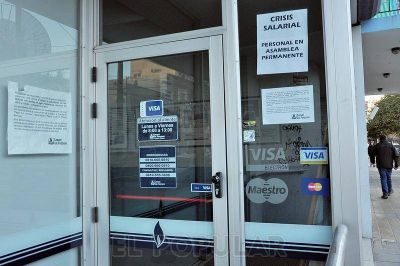 Empleados de Camuzzi se encuentan en 