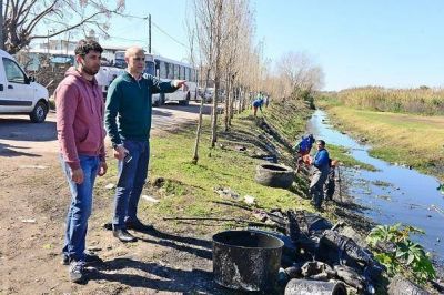 San Fernando y cooperativas de la Provincia limpian el zanj�n Fate
