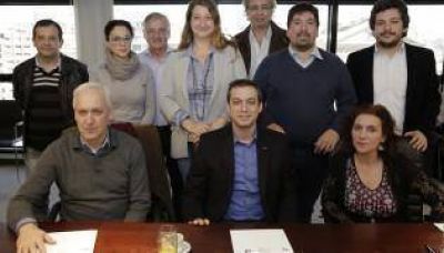 Oficialistas y opositores preocupados por la econom�a