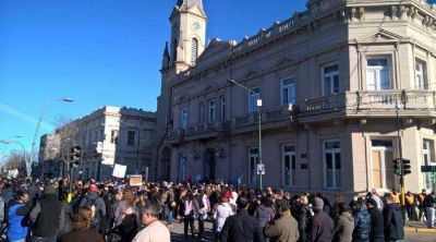 Fuerte protesta y movilizaci�n de los municipales de Jun�n por mejora salarial