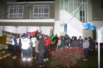 Vigilia docente a la espera de la sesi�n en Diputados