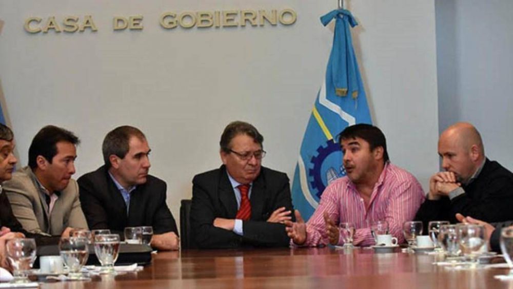 El Gobierno denuncia a la oposici�n de querer dar �un golpe institucional�