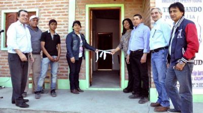 Entregaron m�s viviendas sociales en Antilo