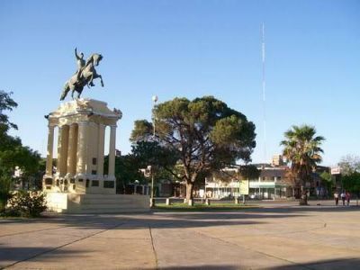 Infante acompa�ado por los vecinos dej� inaugurada la plazoleta �Cornelio Saavedra�