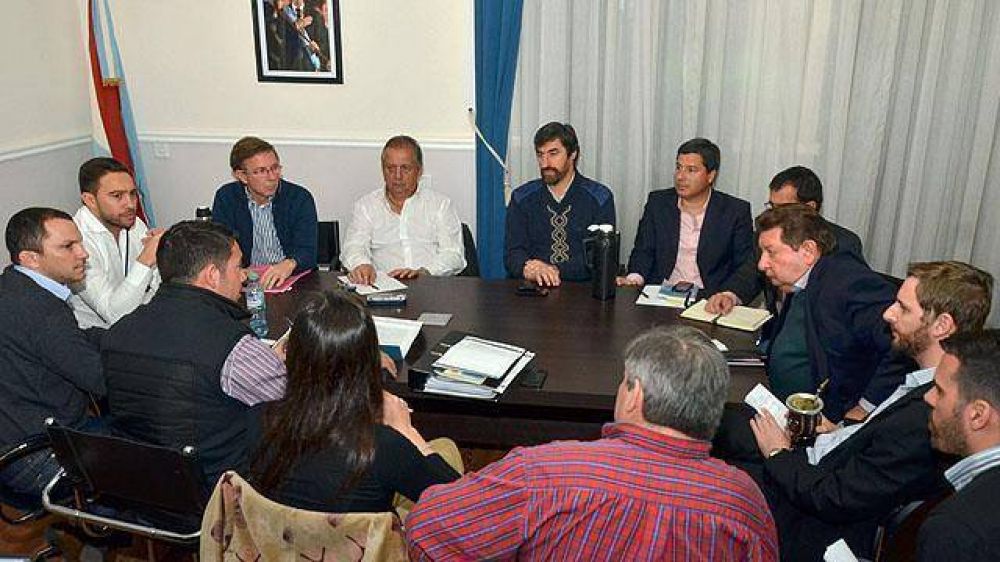 Legisladores y Urribarri acordaron trabajar en conjunto la Ley de Comunas	