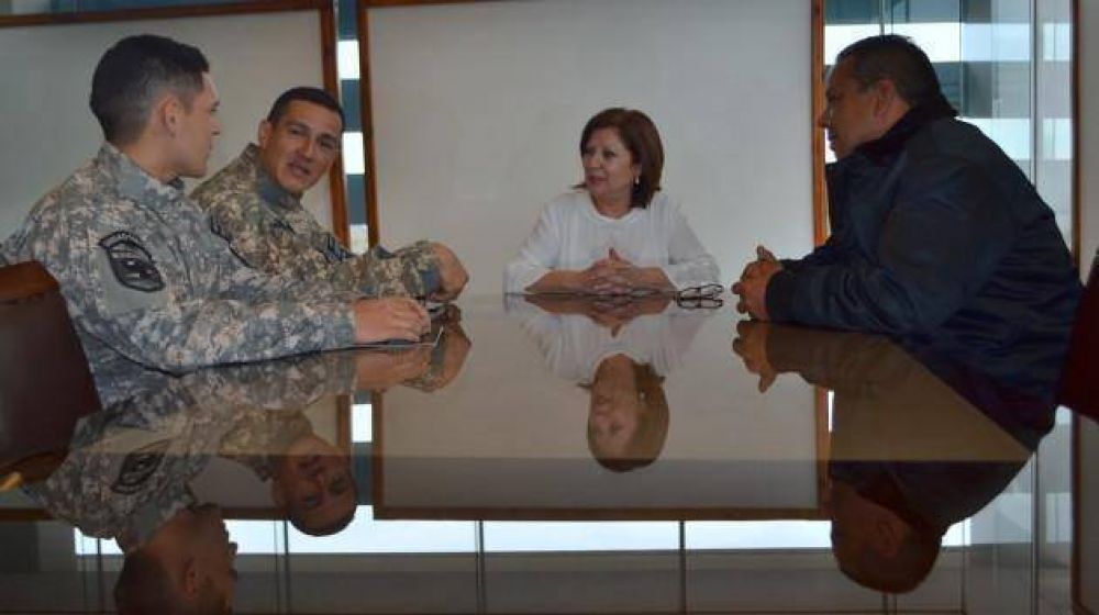 La ministra de Seguridad recibi� en su despacho a dos polic�as galardonados